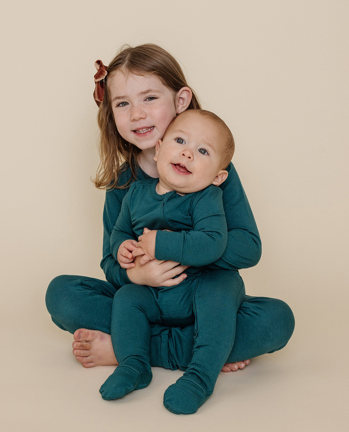 holiday-ultimate-pajama-set-in-pacific 2